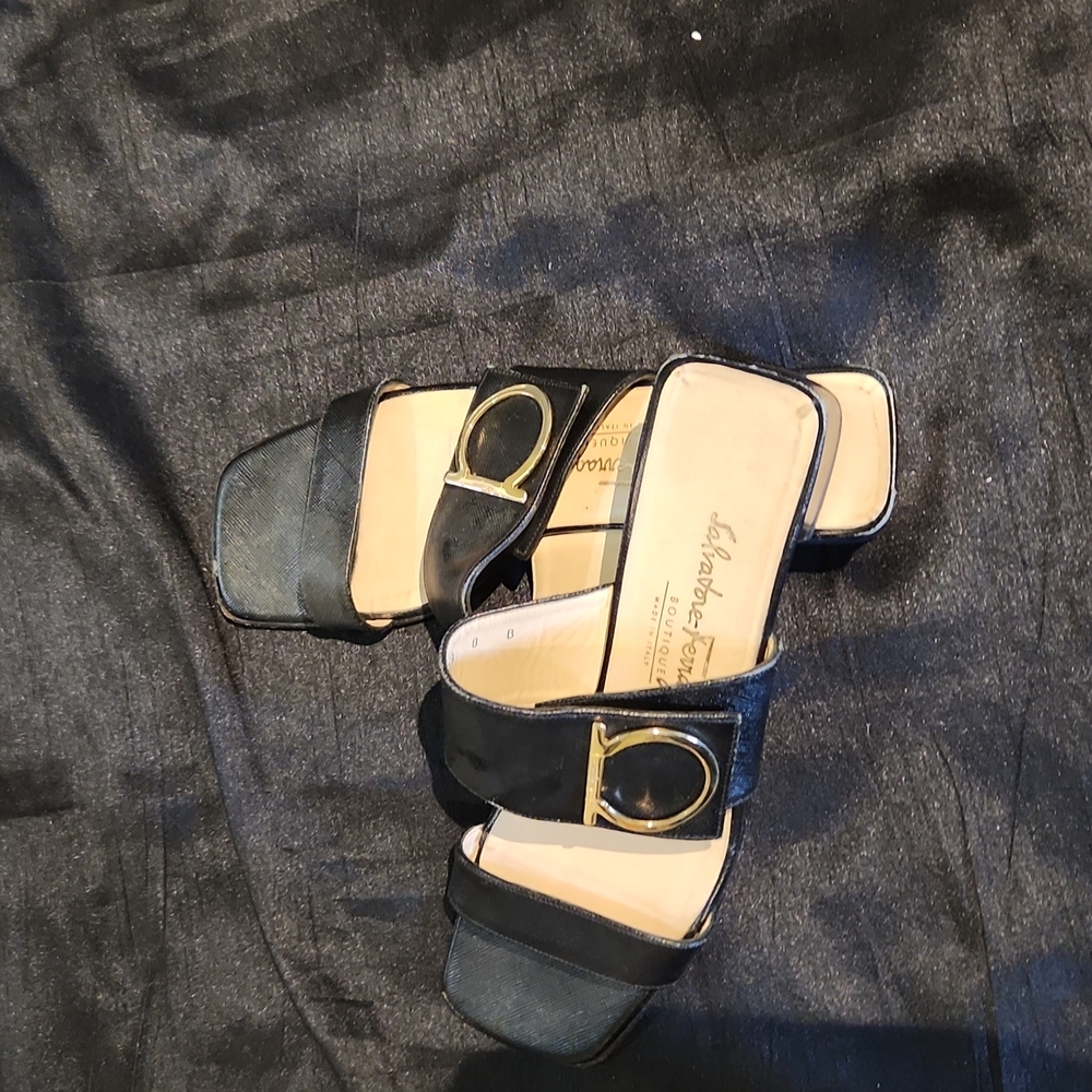 A classic Salvatore Ferragamo sandal size 8 B